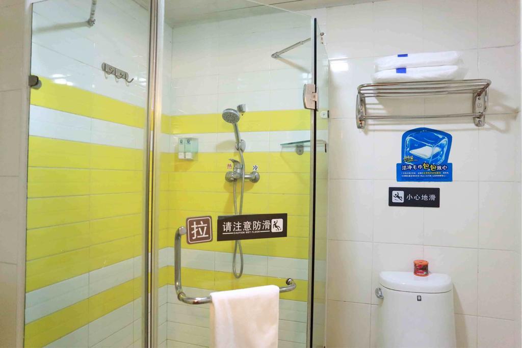 7Days Premium Chongqing Hongqihegou Hotel Room photo