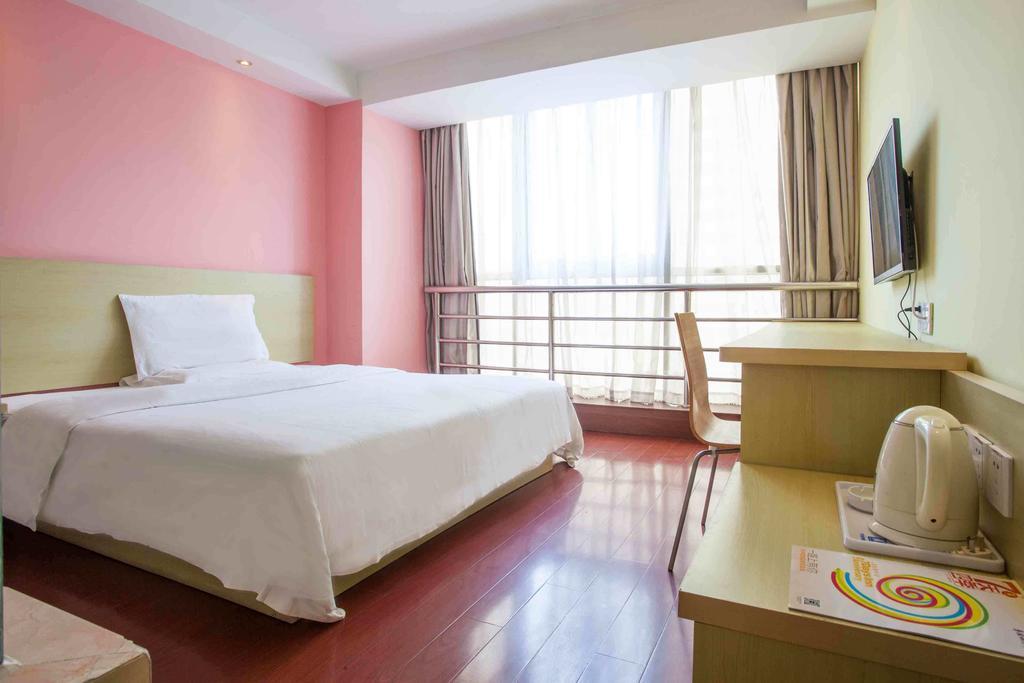 7Days Premium Chongqing Hongqihegou Hotel Room photo